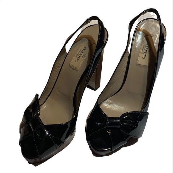 Valentino Garavani Patent sling back bow heels. 38 - Picture 1 of 10